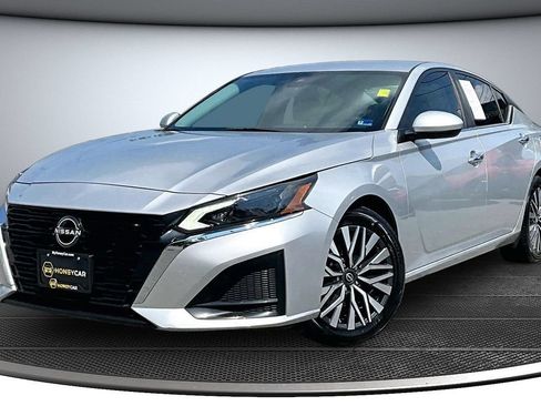 Used 2023 Nissan Altima 2.5 SV FWD image 3