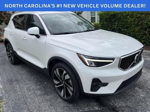 Used 2023 Volvo XC40 B5 Plus w/ Protection Package Premier AWD/4WD image 1