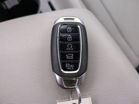 Used 2023 Hyundai Elantra Limited image 37