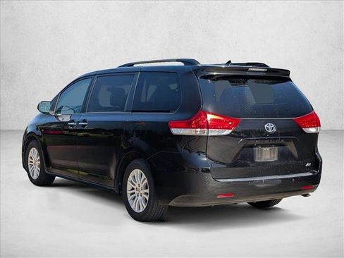 Used 2013 Toyota Sienna XLE w/ Premium Pkg FWD image 7