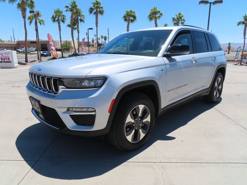 Used 2024 Jeep Grand Cherokee Limited 4xe AWD/4WD image 3