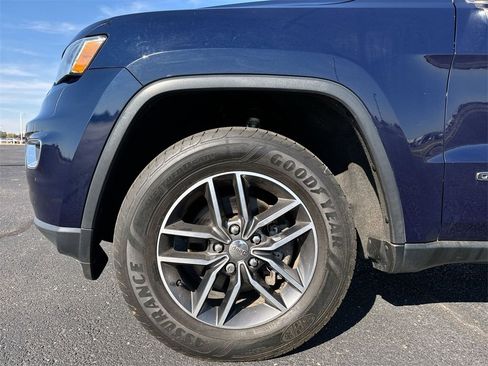 Used 2018 Jeep Grand Cherokee Limited image 10