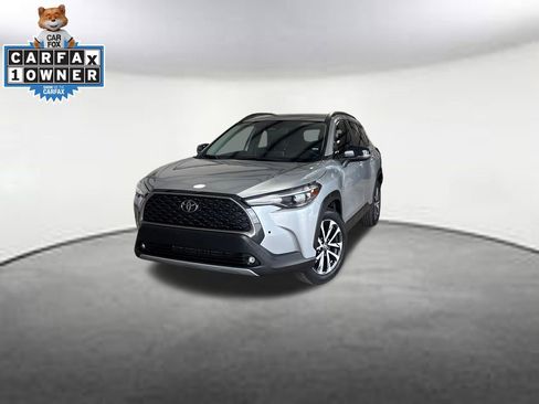 Used 2025 Toyota Corolla Cross XLE FWD image 1