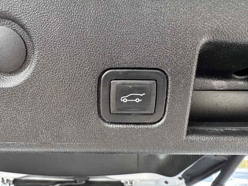 Used 2018 Chevrolet Equinox LT FWD image 45