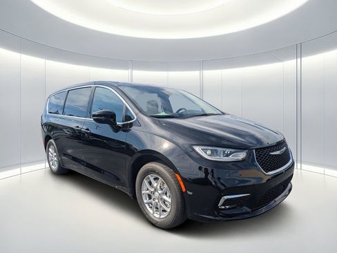 New 2026 Chrysler Pacifica Select FWD image 1