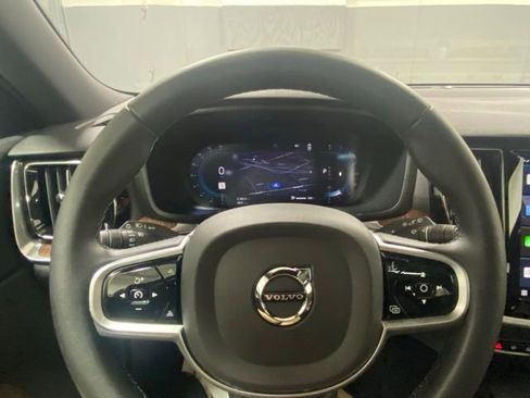 Used 2025 Volvo V60 B5 Cross Country Plus image 15