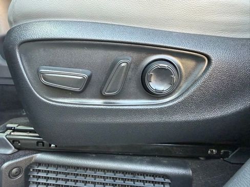 Used 2024 Toyota Sienna XLE image 10