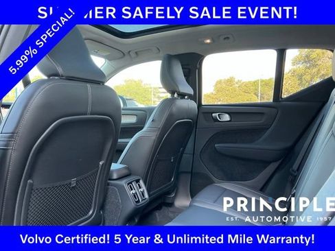 Certified 2025 Volvo XC40 B5 Ultra AWD/4WD image 31