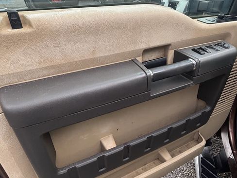 Used 2012 Ford F250 Lariat w/ Lariat Interior Pkg image 11