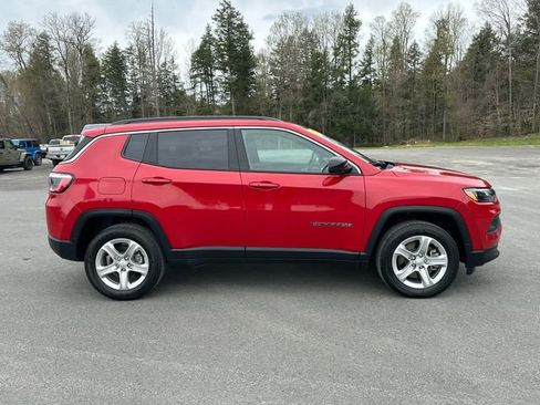 Used 2023 Jeep Compass Latitude w/ Convenience Group AWD/4WD image 6