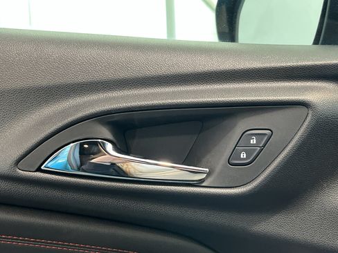 Used 2025 Chevrolet Trax RS w/ Sunroof Package FWD image 26