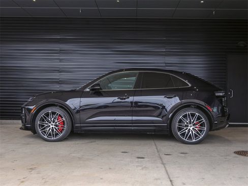 New 2025 Porsche Macan Turbo Electric image 2