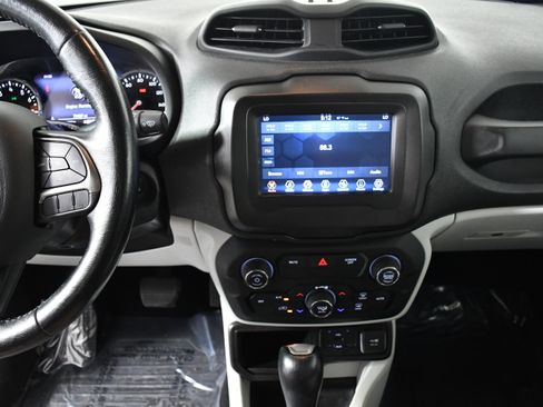 Used 2020 Jeep Renegade Limited image 15