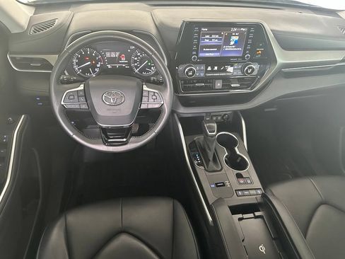 Used 2020 Toyota Highlander XLE FWD image 15