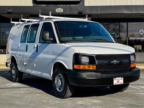 Used 2017 Chevrolet Express 2500 image 1