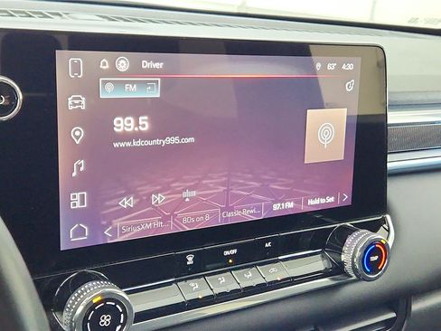 Used 2024 GMC Canyon Elevation image 36