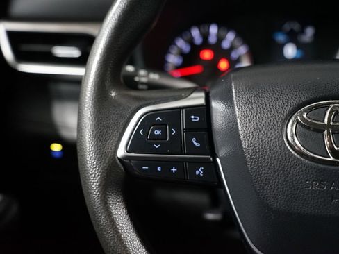 Certified 2021 Toyota Highlander L image 14