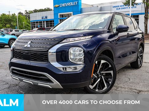 Used 2023 Mitsubishi Outlander SE image 3