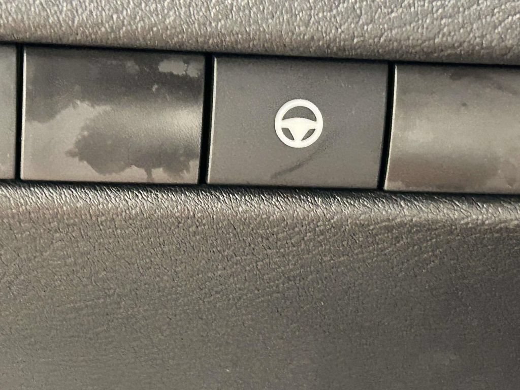Used 2025 Nissan Kicks SR AWD/4WD image 20