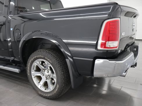 Used 2018 RAM 1500 Laramie w/ Convenience Group AWD/4WD image 32