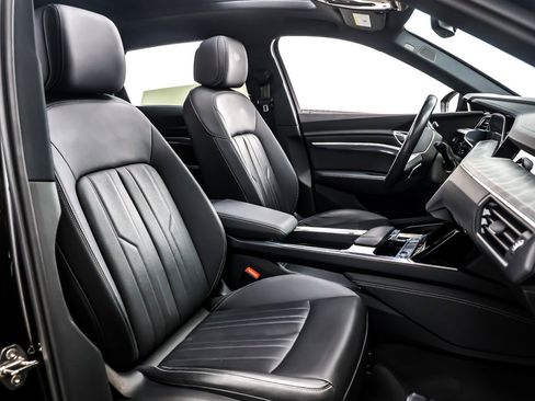 Used 2022 Audi e-tron Premium Plus w/ Premium Plus Package image 8