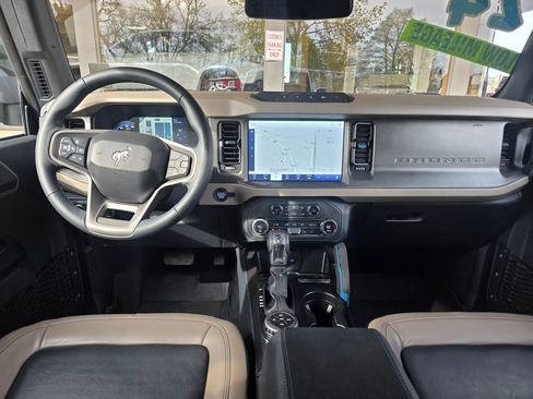 Used 2024 Ford Bronco Wildtrak image 5