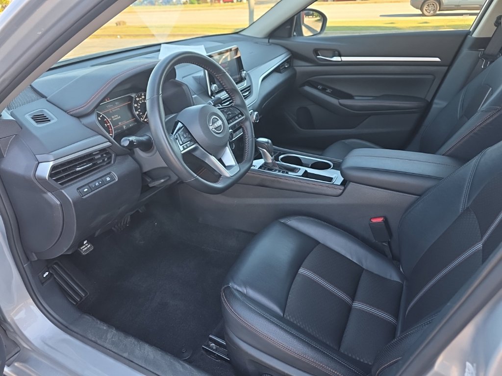 Used 2025 Nissan Altima 2.5 SR FWD image 8