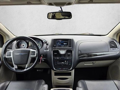 Used 2014 Chrysler Town & Country Touring FWD image 12