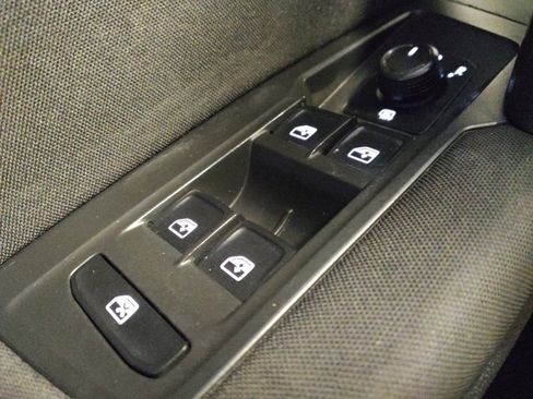 Used 2019 Volkswagen Tiguan S FWD image 27