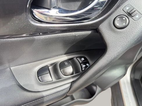 Used 2018 Nissan Rogue S FWD image 20