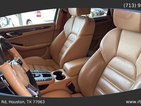 Used 2015 Porsche Macan Turbo image 28