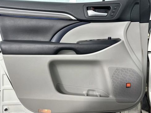 Used 2018 Toyota Highlander Limited Platinum image 23