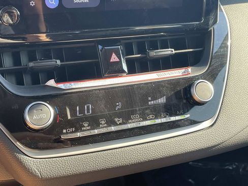 Used 2025 Toyota Corolla LE FWD image 35