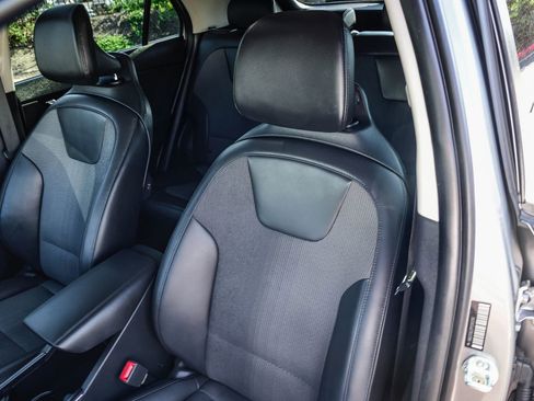 Used 2023 Kia Niro EX Touring image 28