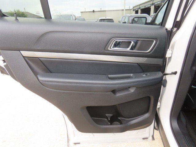 Used 2018 Ford Explorer XLT w/ Equipment Group 202A FWD image 18