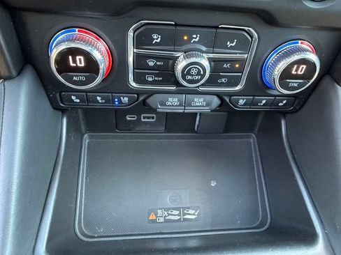 Used 2022 GMC Yukon XL AT4 AWD/4WD image 39