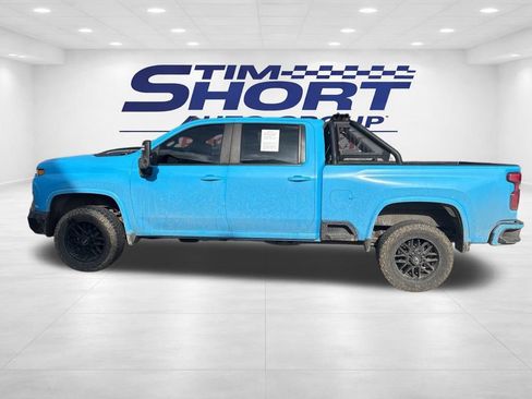 Used 2022 Chevrolet Silverado 2500 Custom w/ Custom Value Package image 9