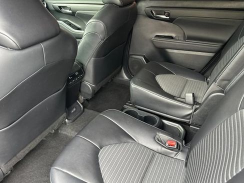 Used 2023 Toyota Highlander XSE AWD/4WD image 14