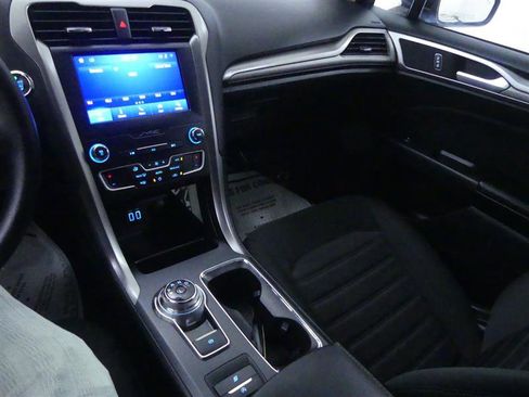 Used 2020 Ford Fusion SE FWD image 15