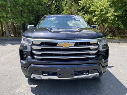 Used 2023 Chevrolet Silverado 1500 High Country w/ High Country Premium Package image 3