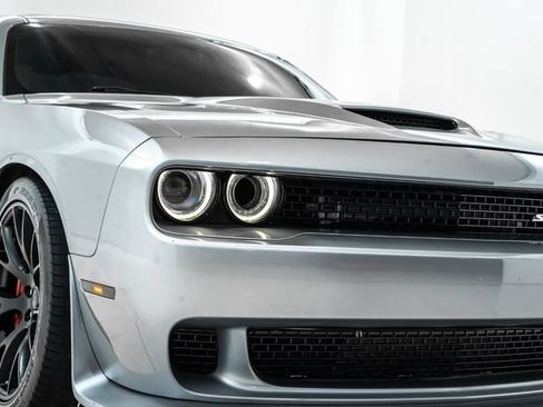 Used 2016 Dodge Challenger SRT Hellcat RWD image 13