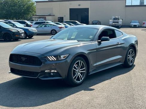 Used 2016 Ford Mustang Coupe RWD image 7