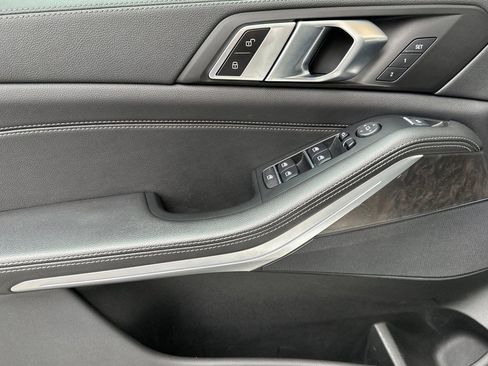 Used 2022 BMW X5 xDrive40i w/ M Sport Package image 11