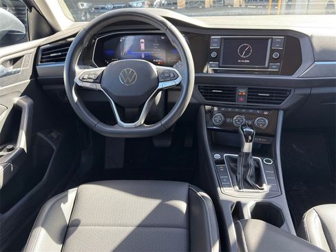 Used 2024 Volkswagen Jetta SE image 25