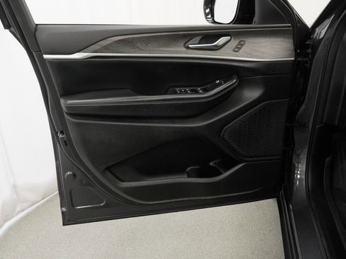 Certified 2023 Jeep Grand Cherokee Limited w/ Black Appearance Package image 42