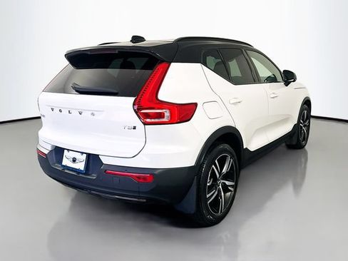 Used 2022 Volvo XC40 T5 R-Design AWD/4WD image 5