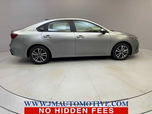 Used 2023 Kia Forte LXS w/ LXS Technology Package FWD image 6