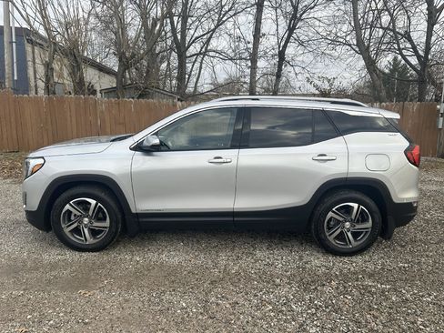 Used 2021 GMC Terrain SLT image 2