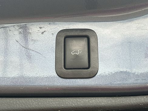 Used 2019 Toyota Highlander XLE AWD/4WD image 40