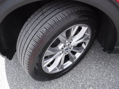 Used 2023 Ford Explorer Limited image 21